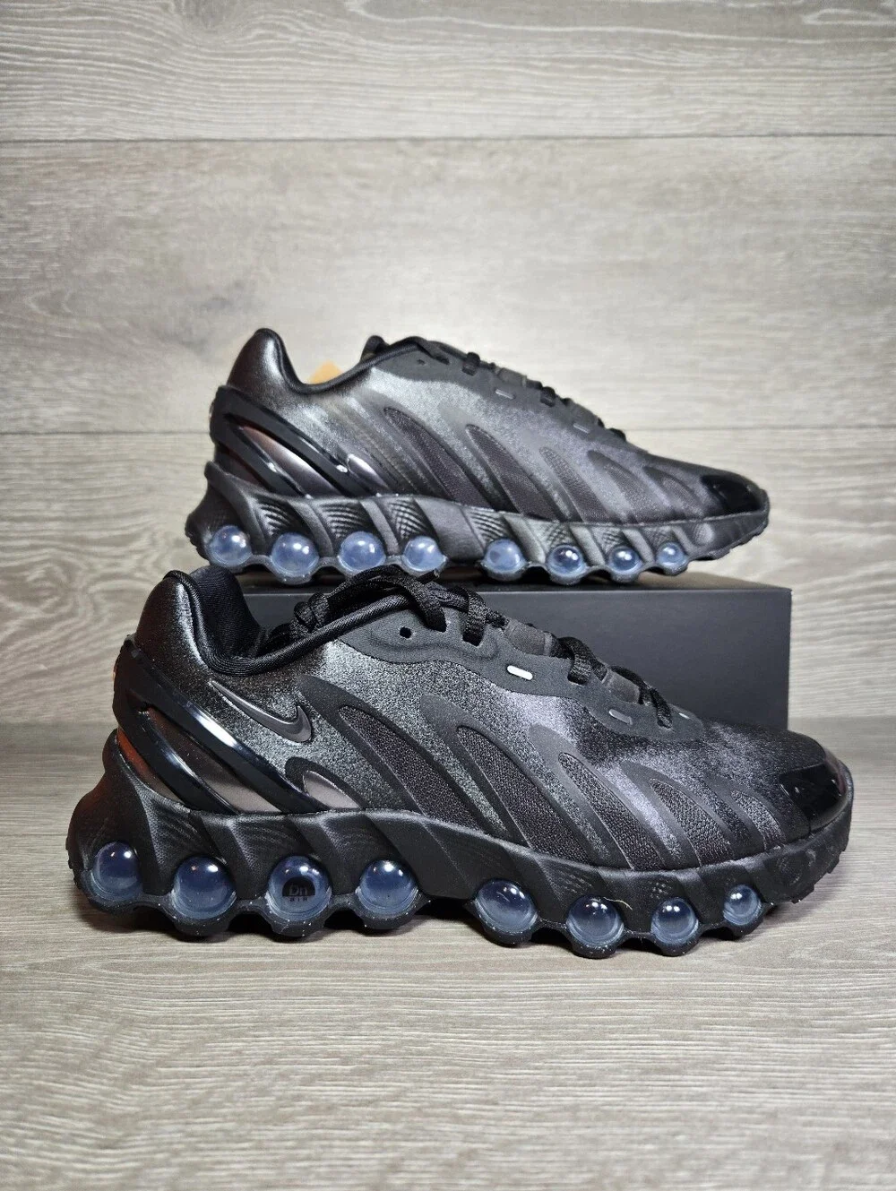 Nike Air Max DN8 Black Metallic Dark Grey Womens Size 7 / Youth Size 5.5 New